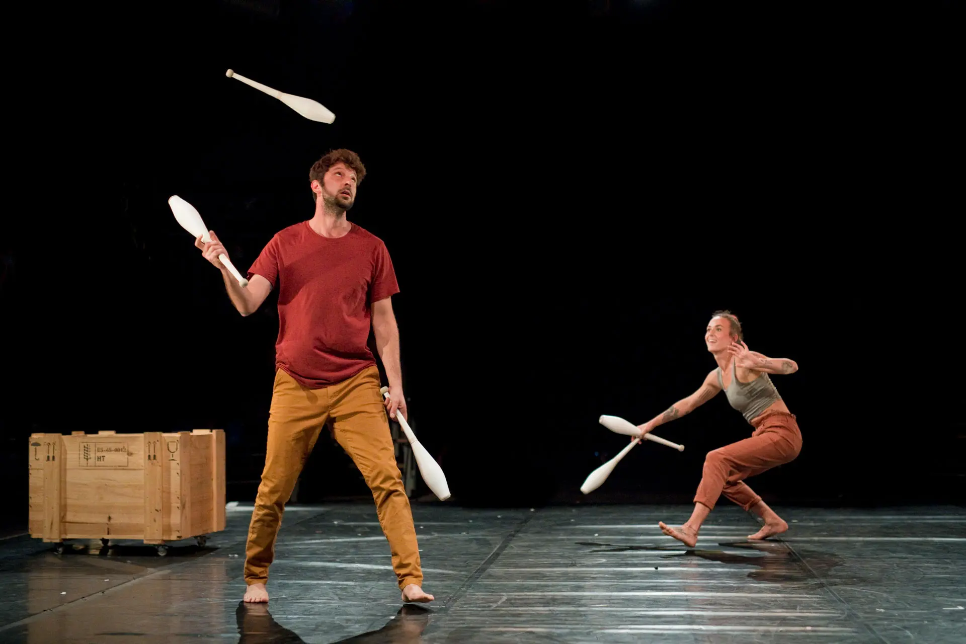 FFEC — jongleurs sur scène
